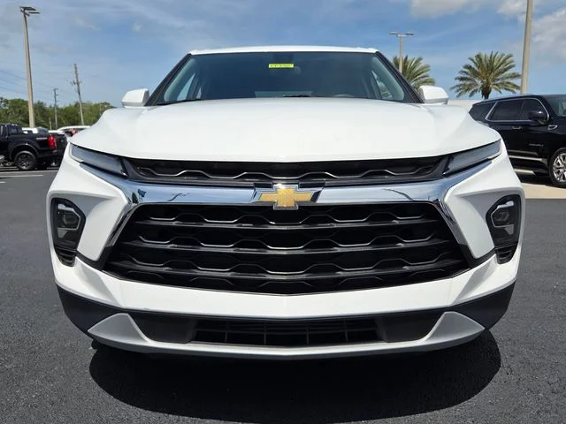 Used 2023 White Chevrolet LT image 3