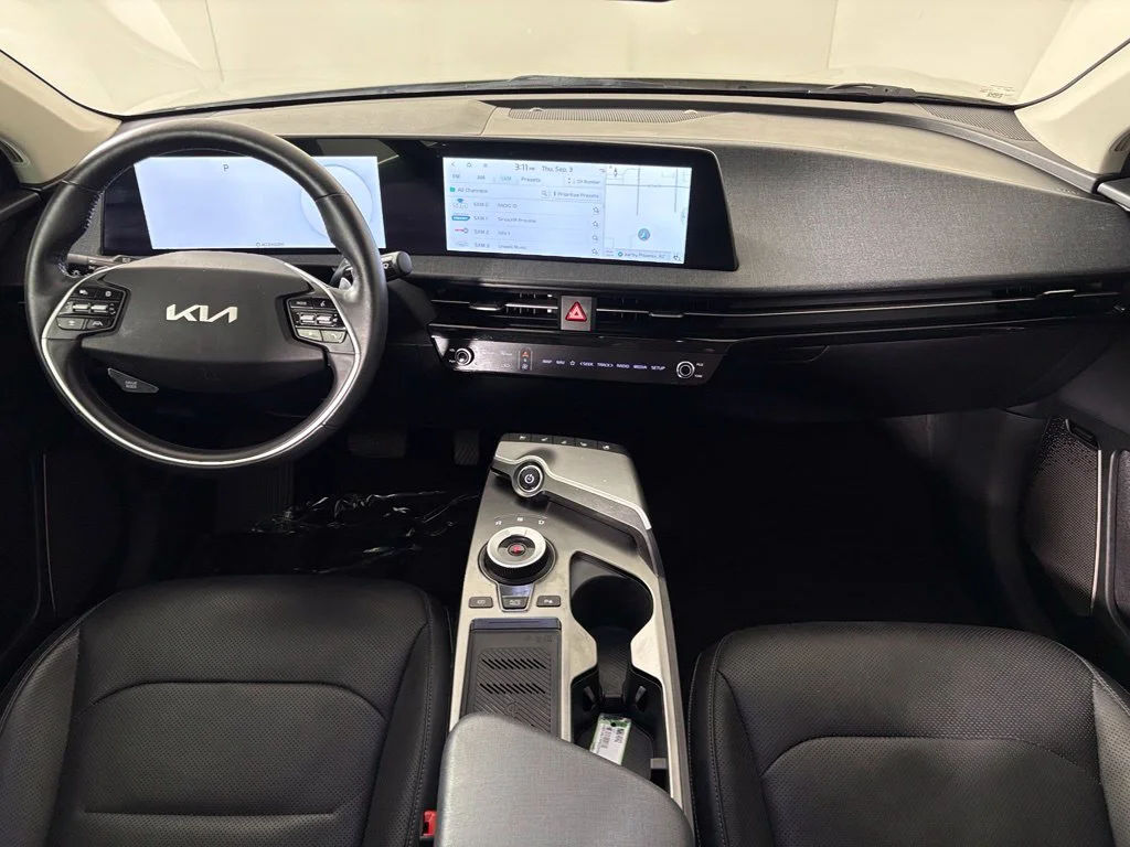 Used 2023 White Kia Wind image 35