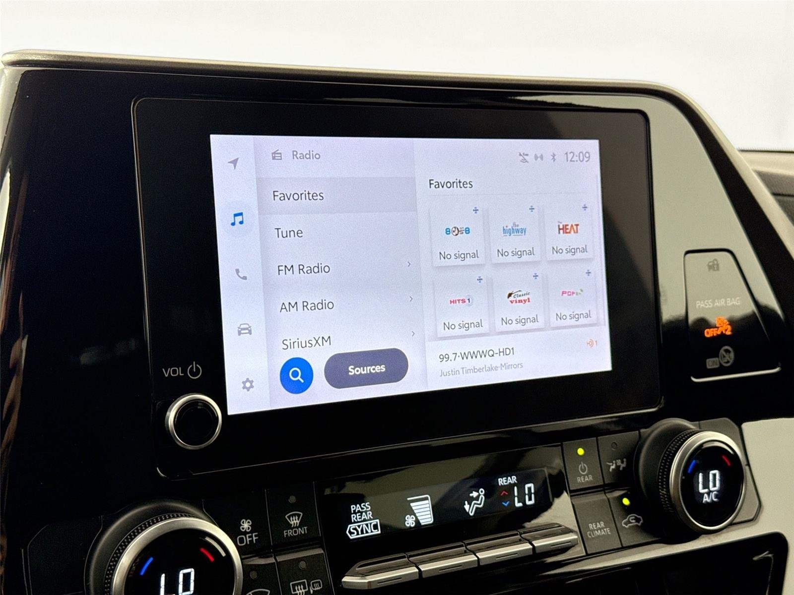 2023 Toyota Highlander L - Photo 21
