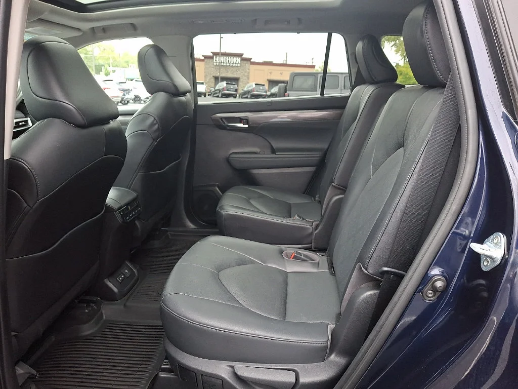Used 2022  Toyota Platinum image 10