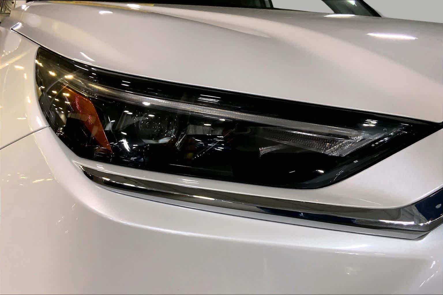 New 2026 Wind Chill Pearl Toyota Platinum image 13