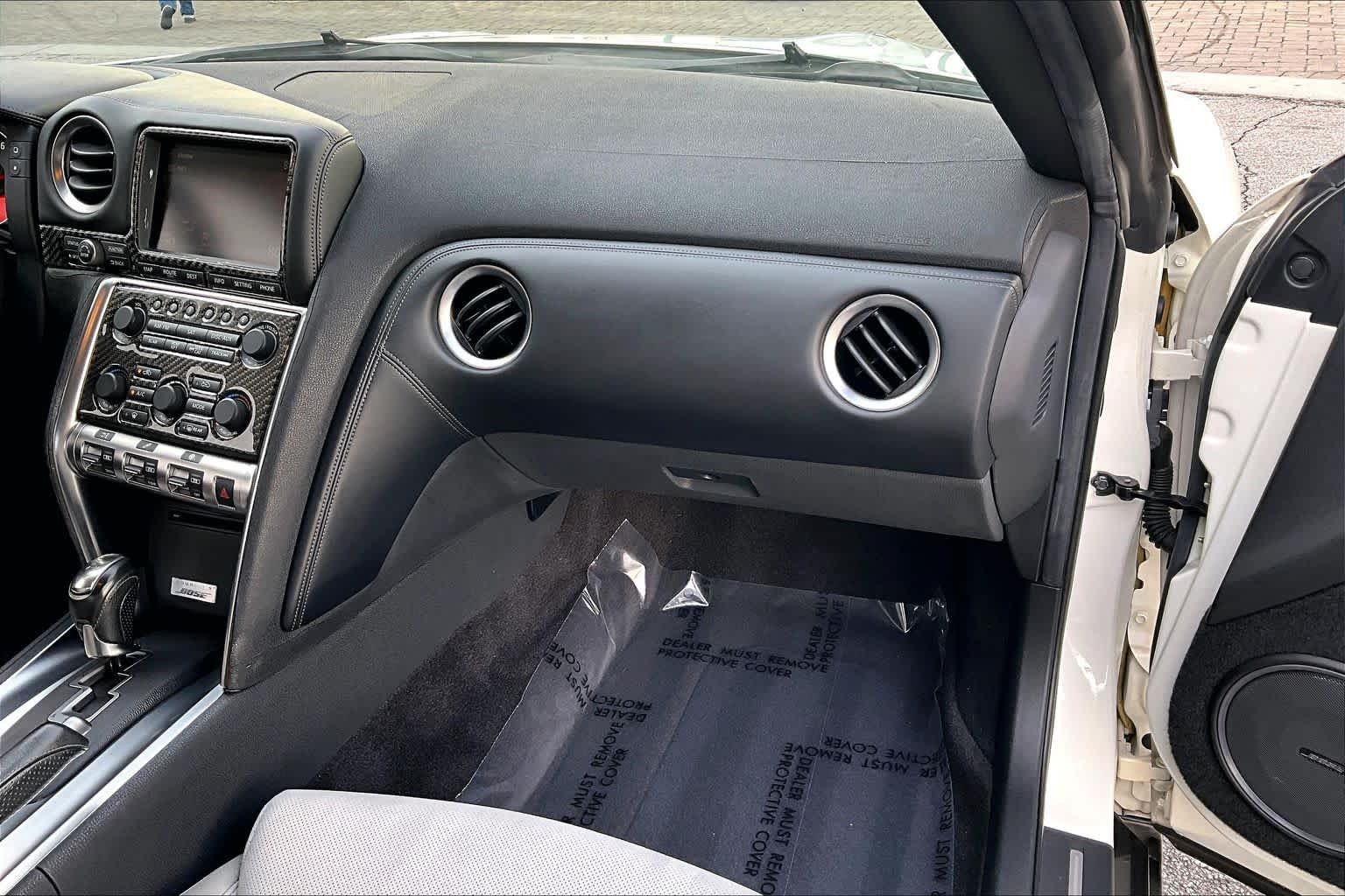 Used 2010 Pearl White Nissan Premium image 16