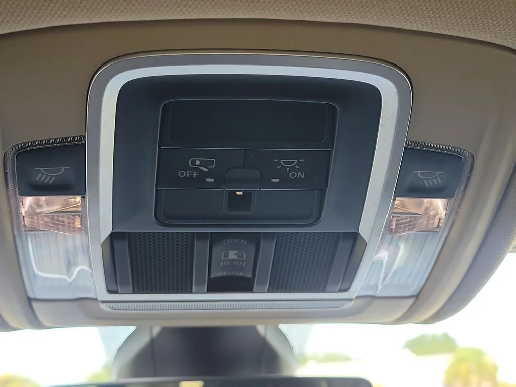 Used 2020 Billet Silver Metallic Ram Laramie image 27
