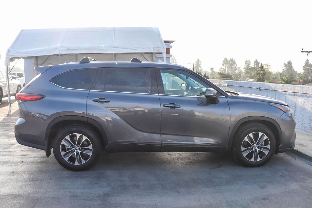 Used 2022 Magnetic Gray Metallic Toyota XLE image 13