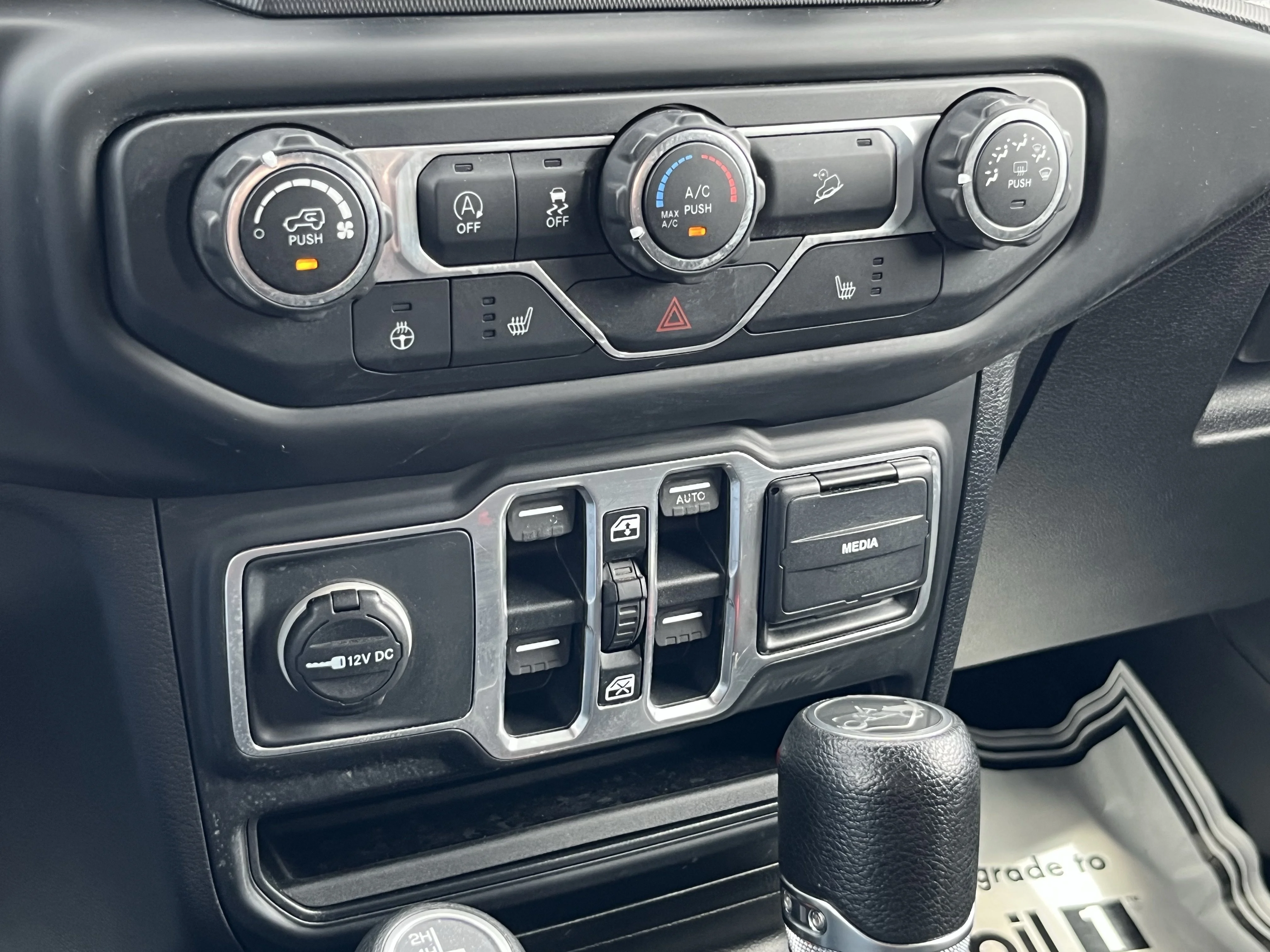 Used 2018 Mojito! Clearcoat Jeep Unlimited Sport S image 29