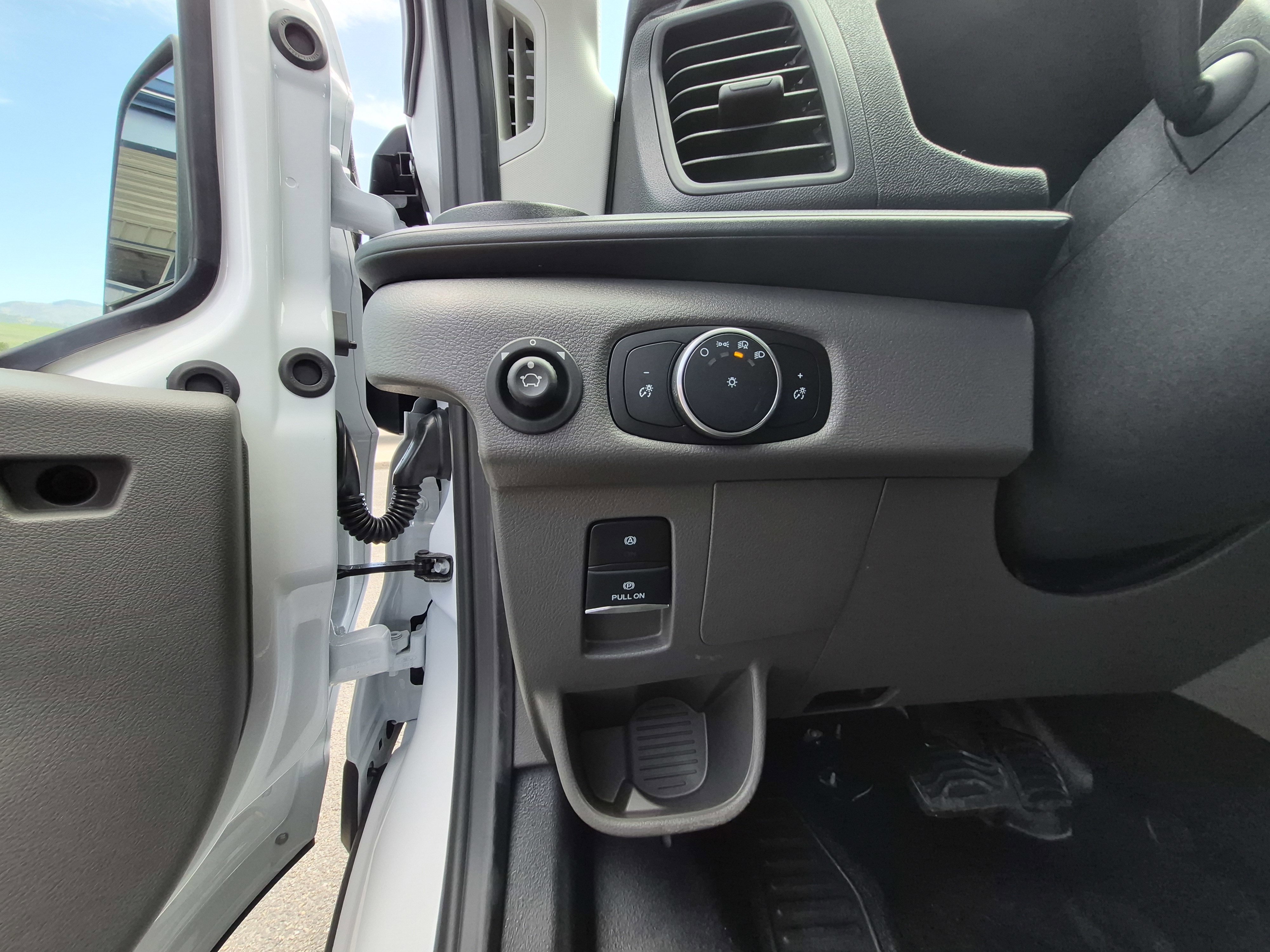 New 2026 Oxford White Ford Cargo Van image 4