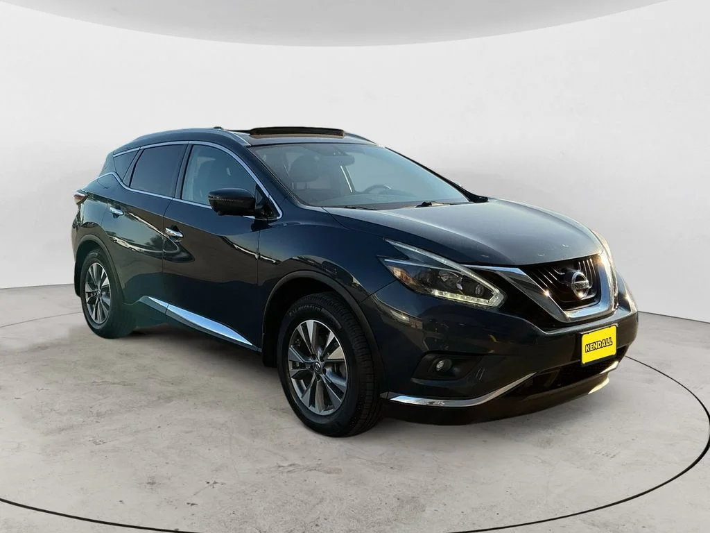 Used 2018 Blue Nissan SL image 5