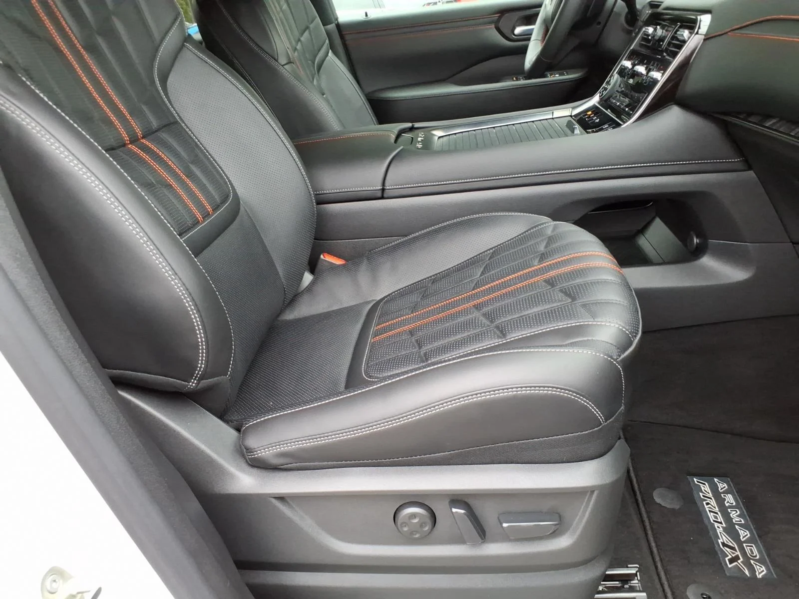 Used 2025 Aspen White Tricoat/Super Black Nissan PRO-4X image 19
