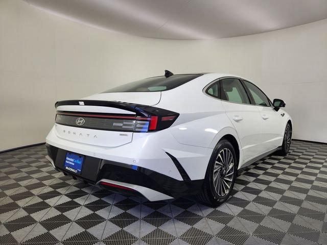 Used 2025 White Hyundai Limited image 5