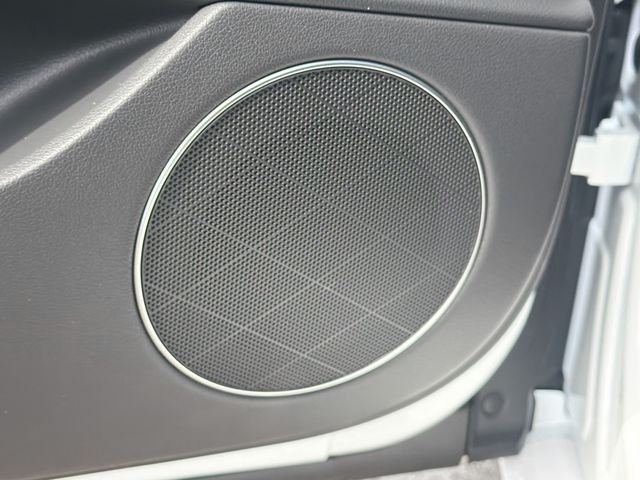New 2026 White Genesis 2.5T image 19