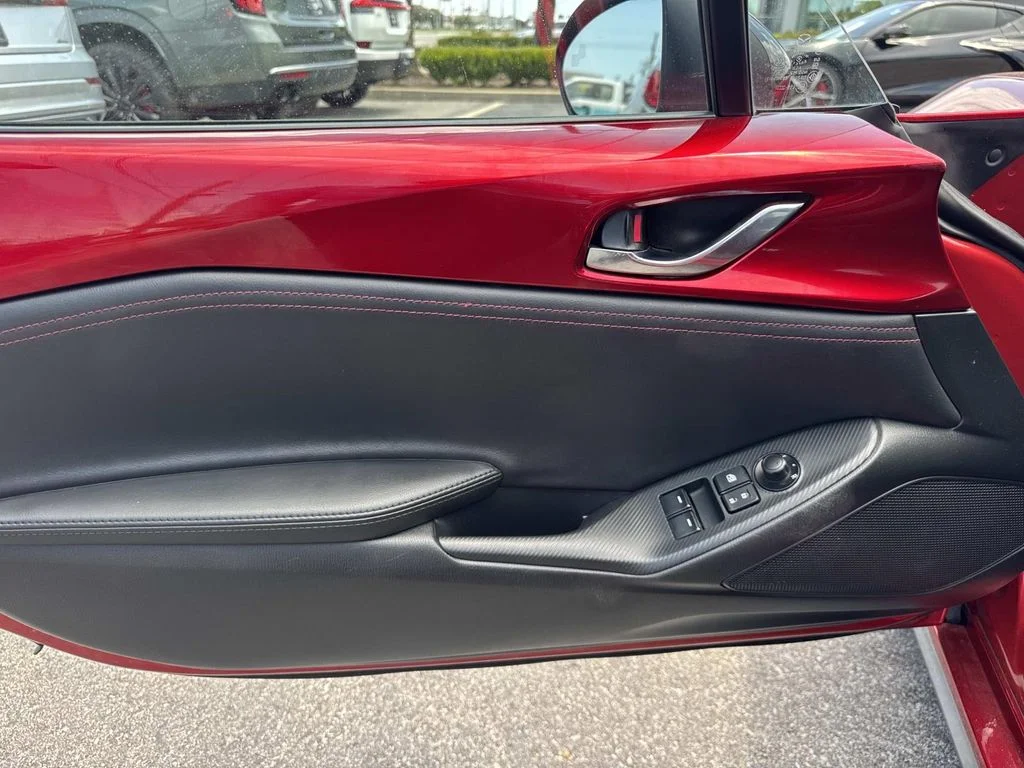 Used 2018 Red Mazda Club image 17