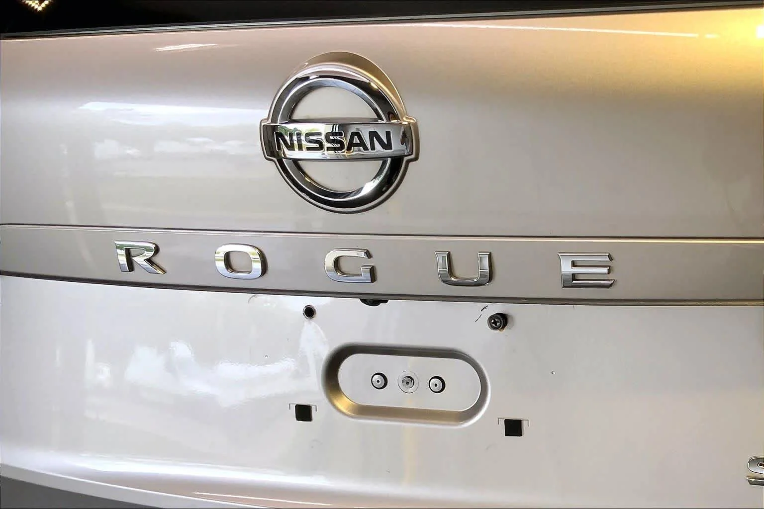 Used 2021 Champagne Silver Metallic/Super Black Nissan SL image 33