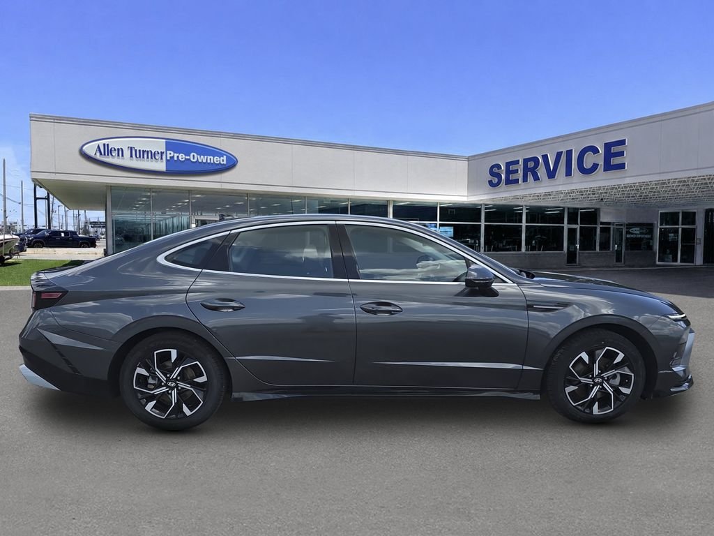 Used 2025 Portofino Gray Hyundai SEL image 9