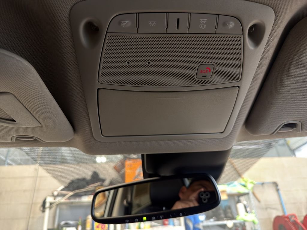 Used 2019 Silver Nissan SL image 15