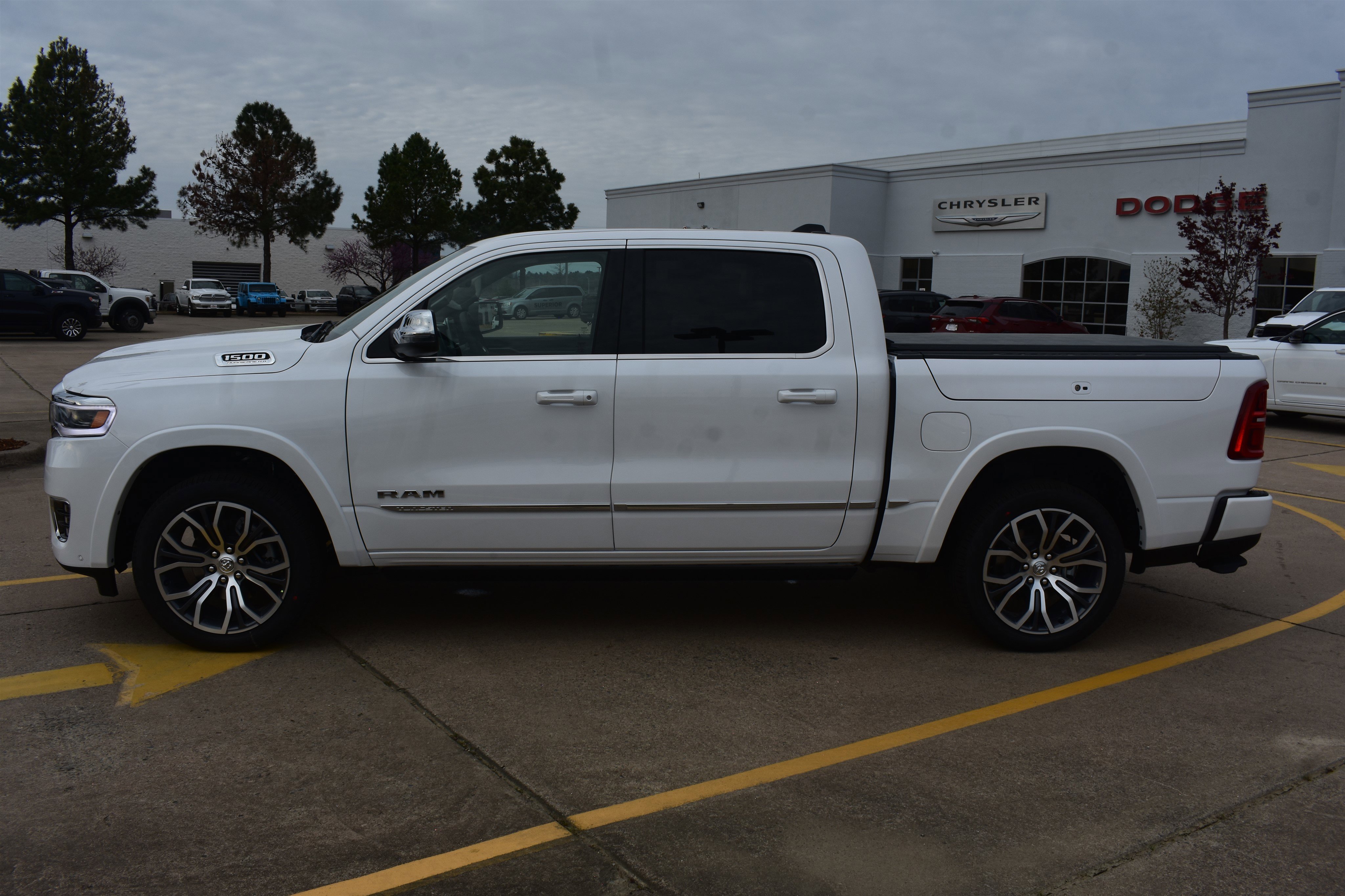 New 2026 Ivory White Tri-Coat Pearl-Coat Exterior Paint RAM Tungsten image 10