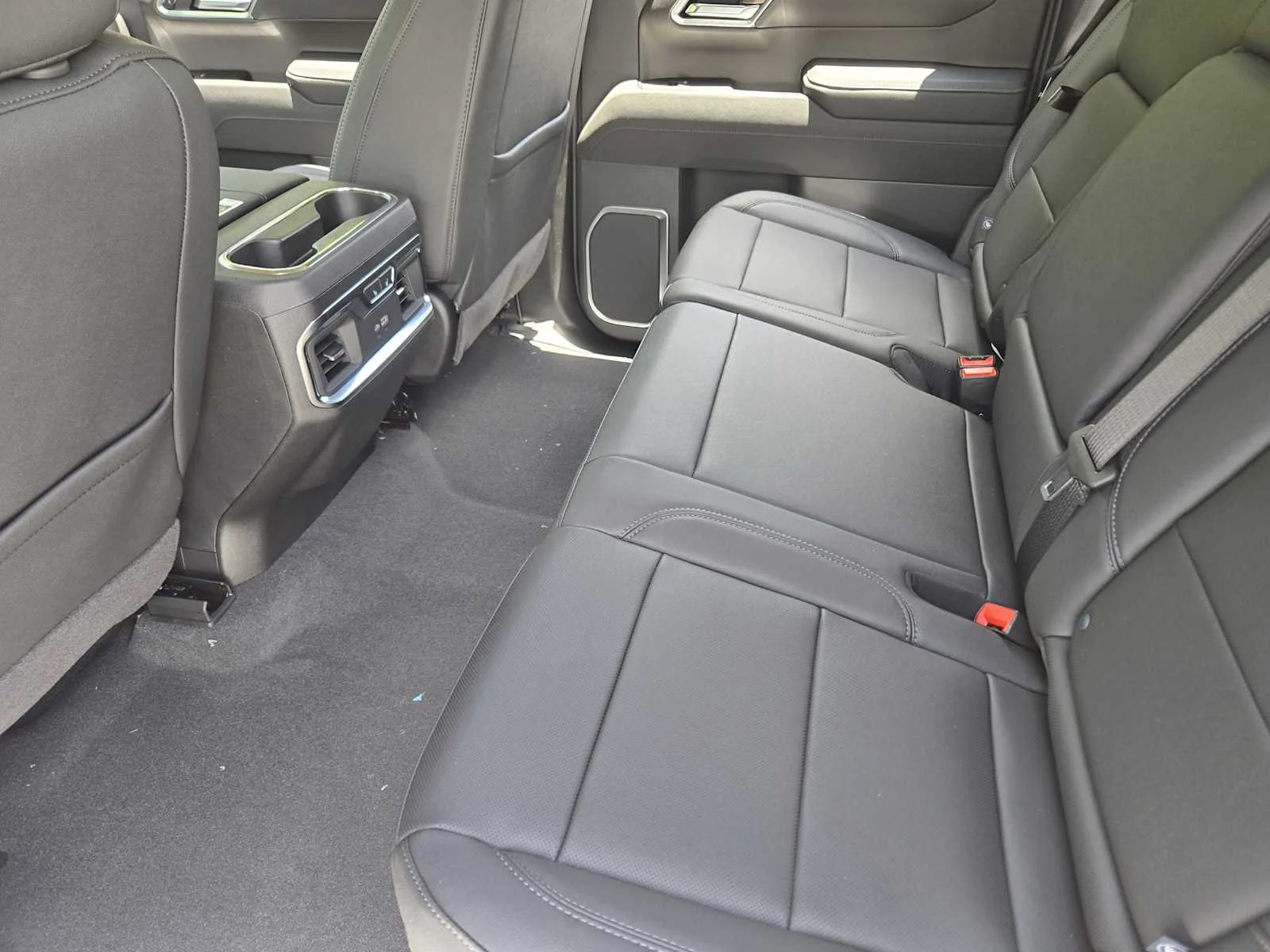 2026 GMC Sierra 1500 SLT - Photo 18