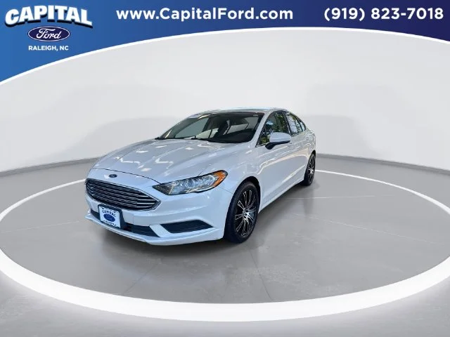 Used 2018 White Ford SE image 4