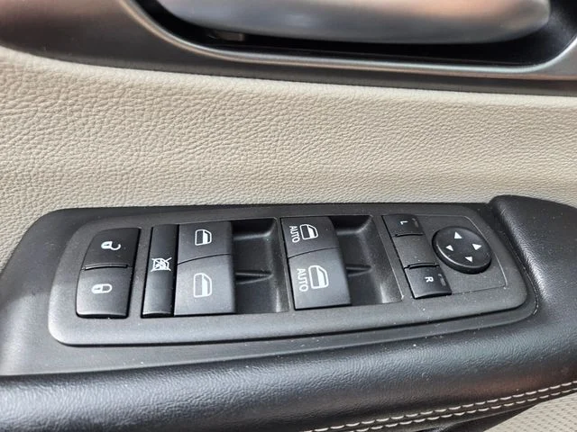 Used 2022 Gray Chrysler Touring L image 36