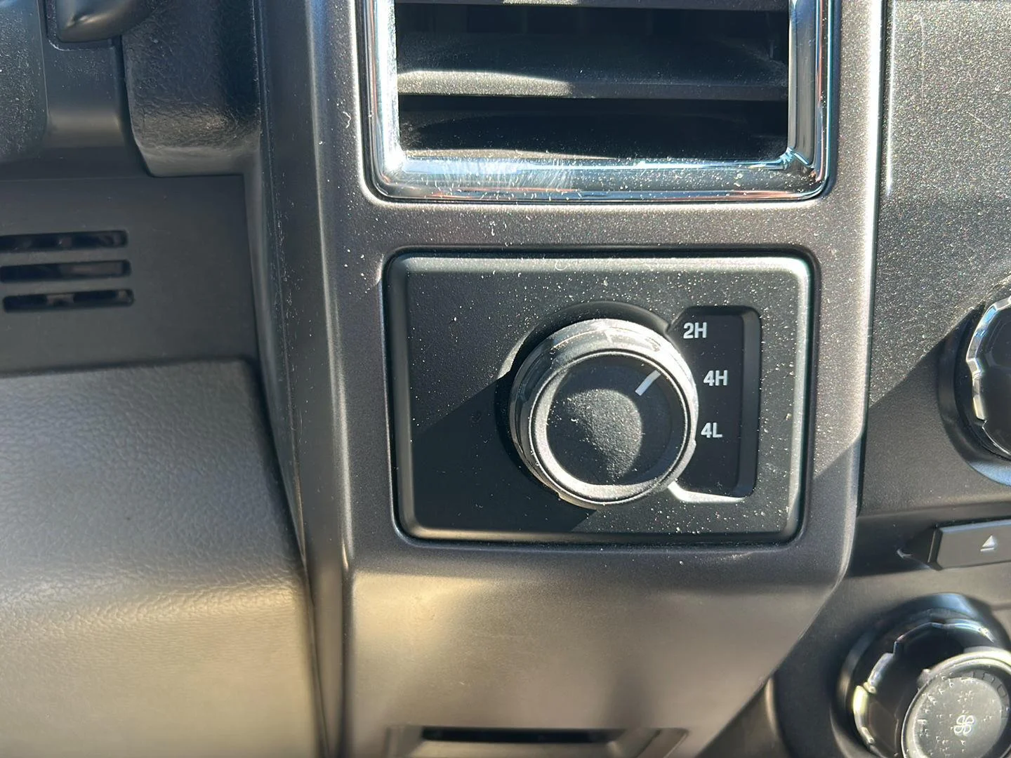 Used 2015 Blue Jeans Metallic Ford XLT image 15