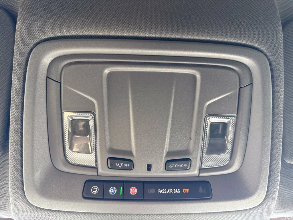 Used 2025 Sterling Metallic GMC Elevation image 29