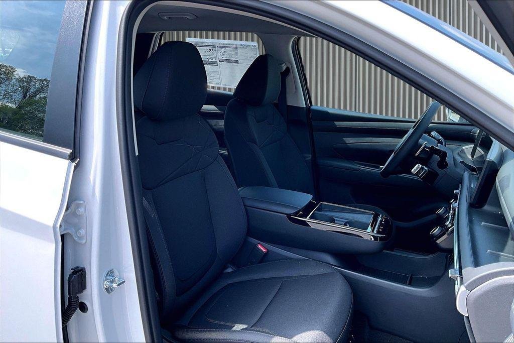 New 2026 Creamy White Pearl Hyundai Blue SE image 9