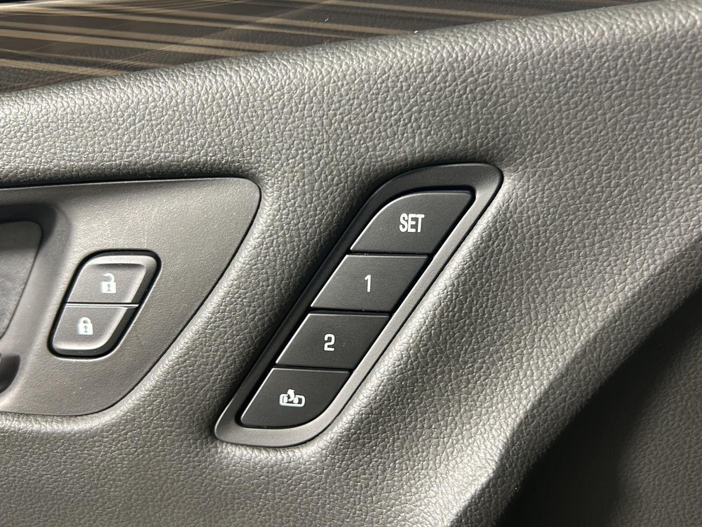 Used 2020 Espresso Buick Essence image 24