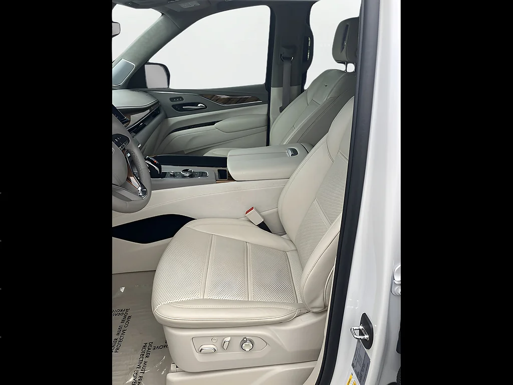 Certified Used 2024 Crystal White Tricoat Cadillac Sport Platinum image 12