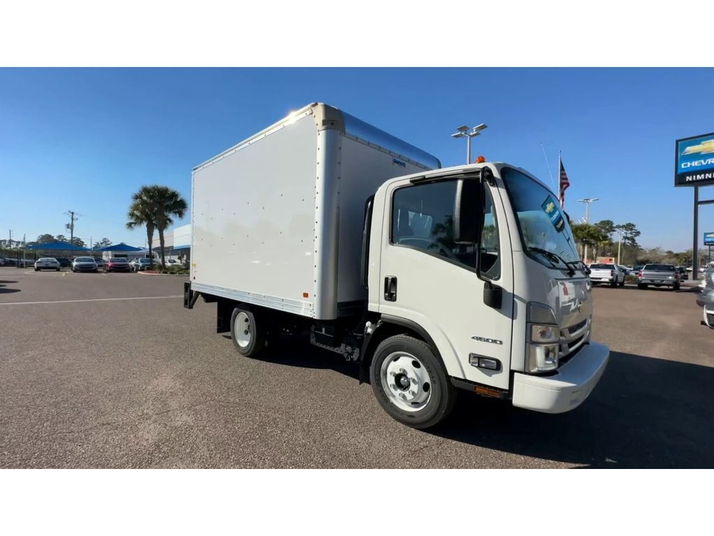 New 2024 Arc White Chevrolet MEDIUM ASH GRAY image 8