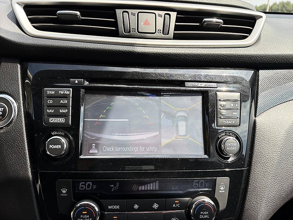 Used 2015 Brilliant Silver Nissan SL image 15