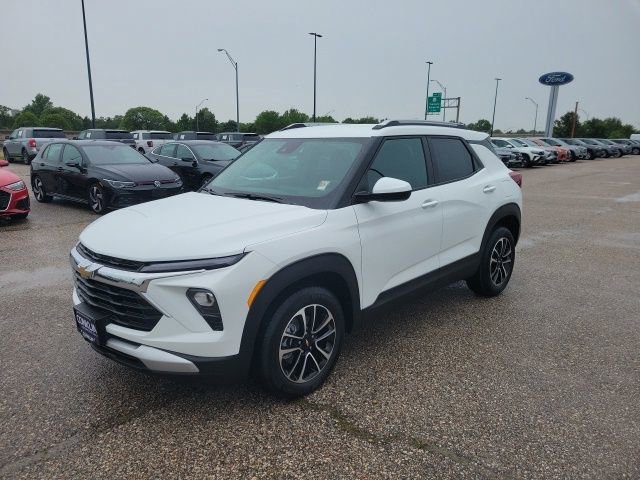New 2026 Summit White Chevrolet LT image 18