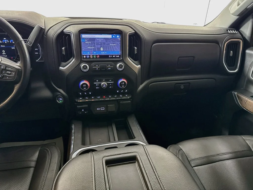 Used 2021 White GMC Denali image 30