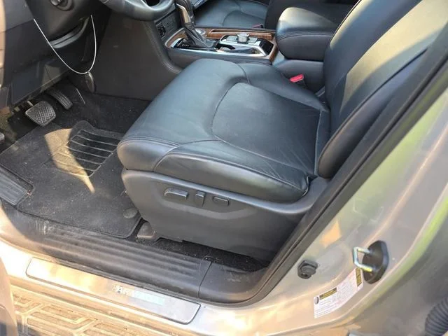 Used 2023 Silver Nissan SL image 7