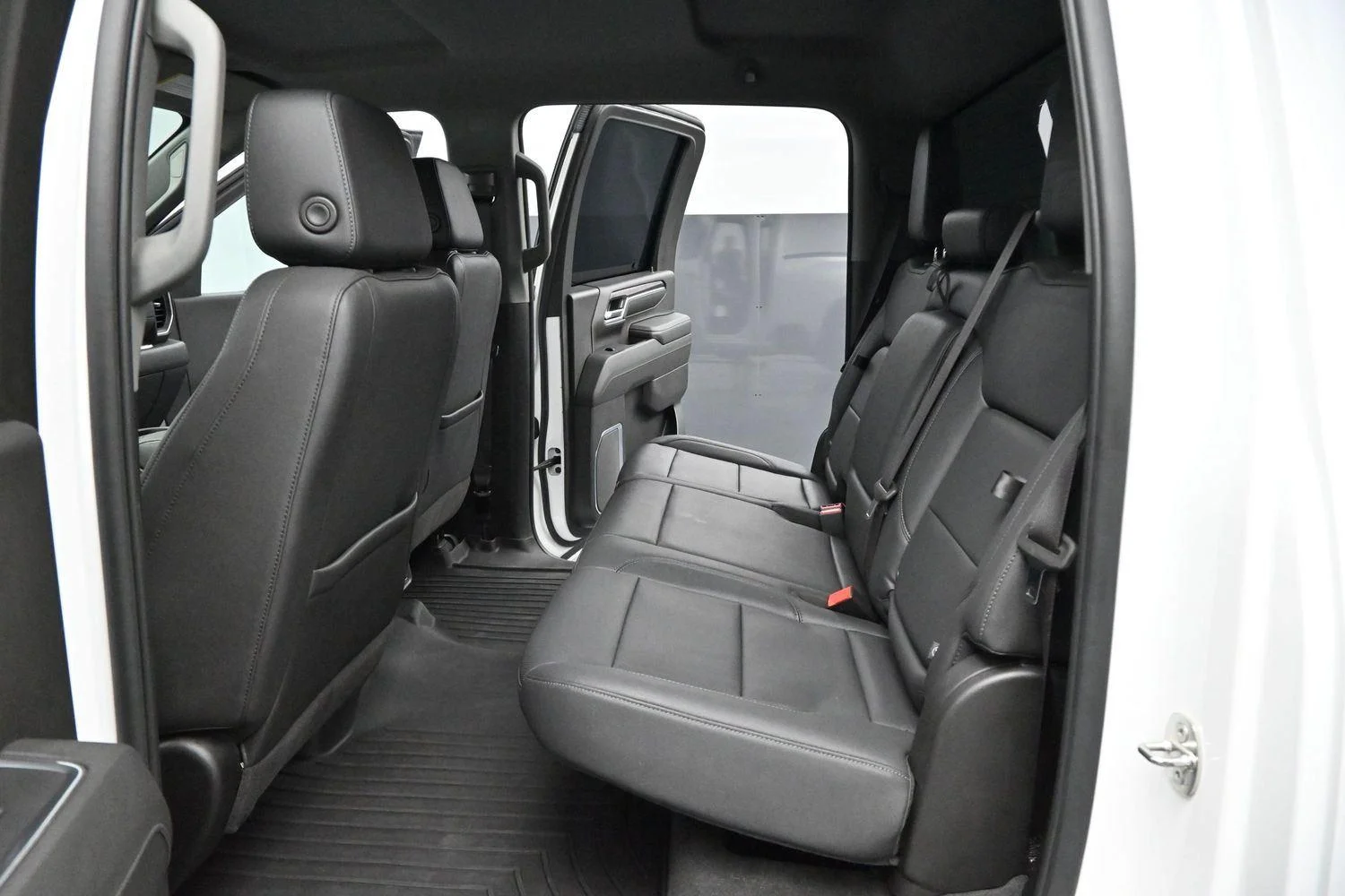 Used 2024 Summit White Chevrolet LTZ image 28