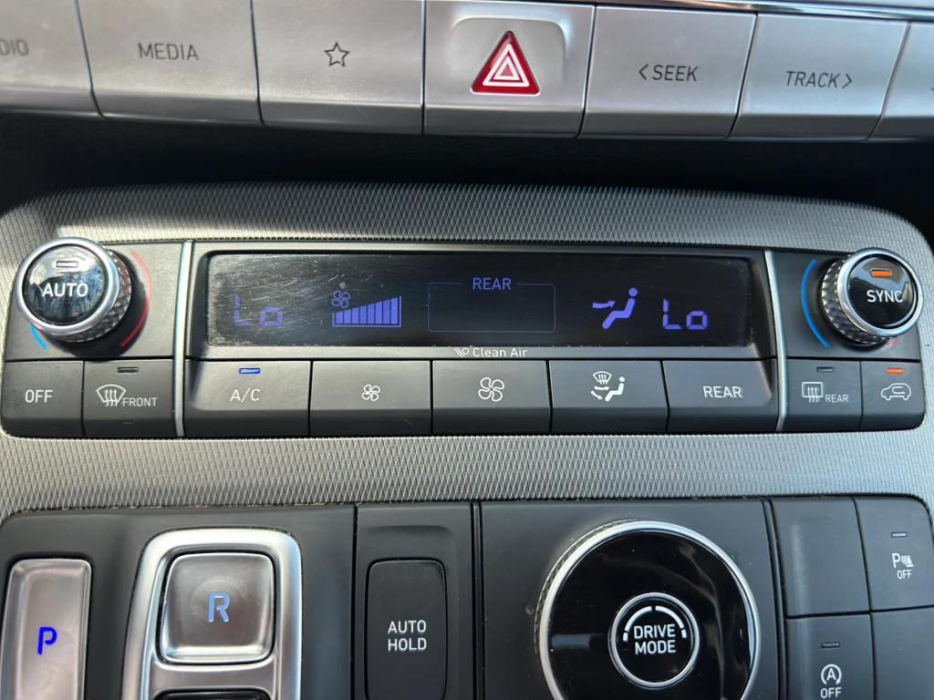 Used 2022  Hyundai SEL image 22