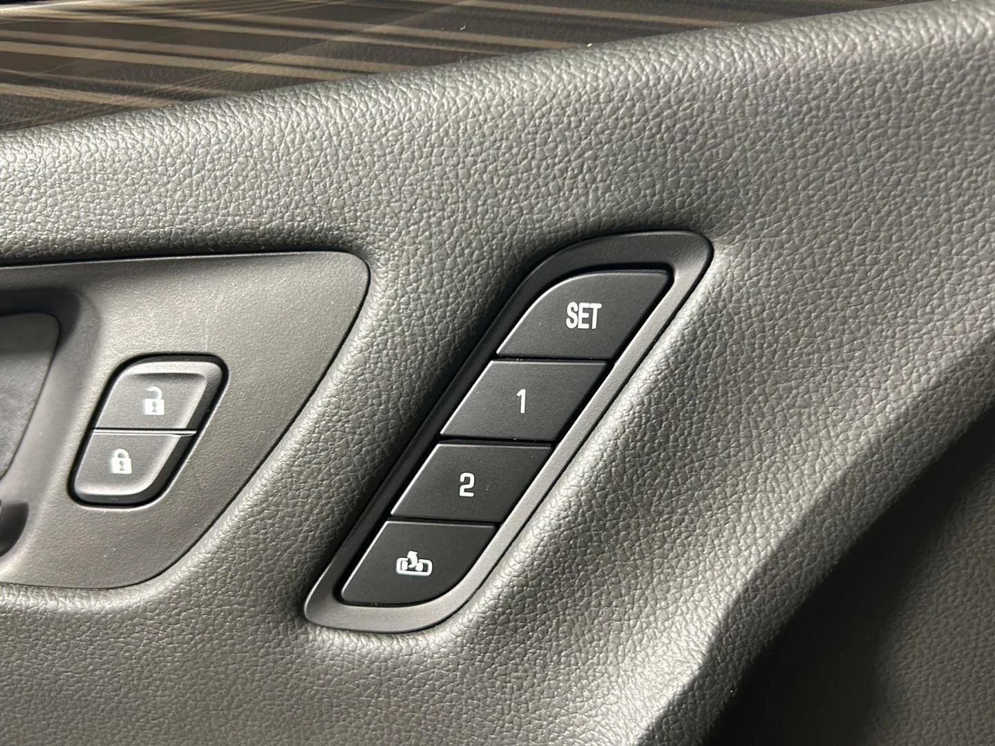 Used 2020 Espresso Buick Essence image 24