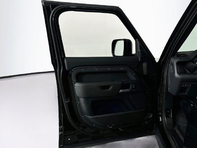 New 2026 Black Land Rover X-Dynamic SE image 11
