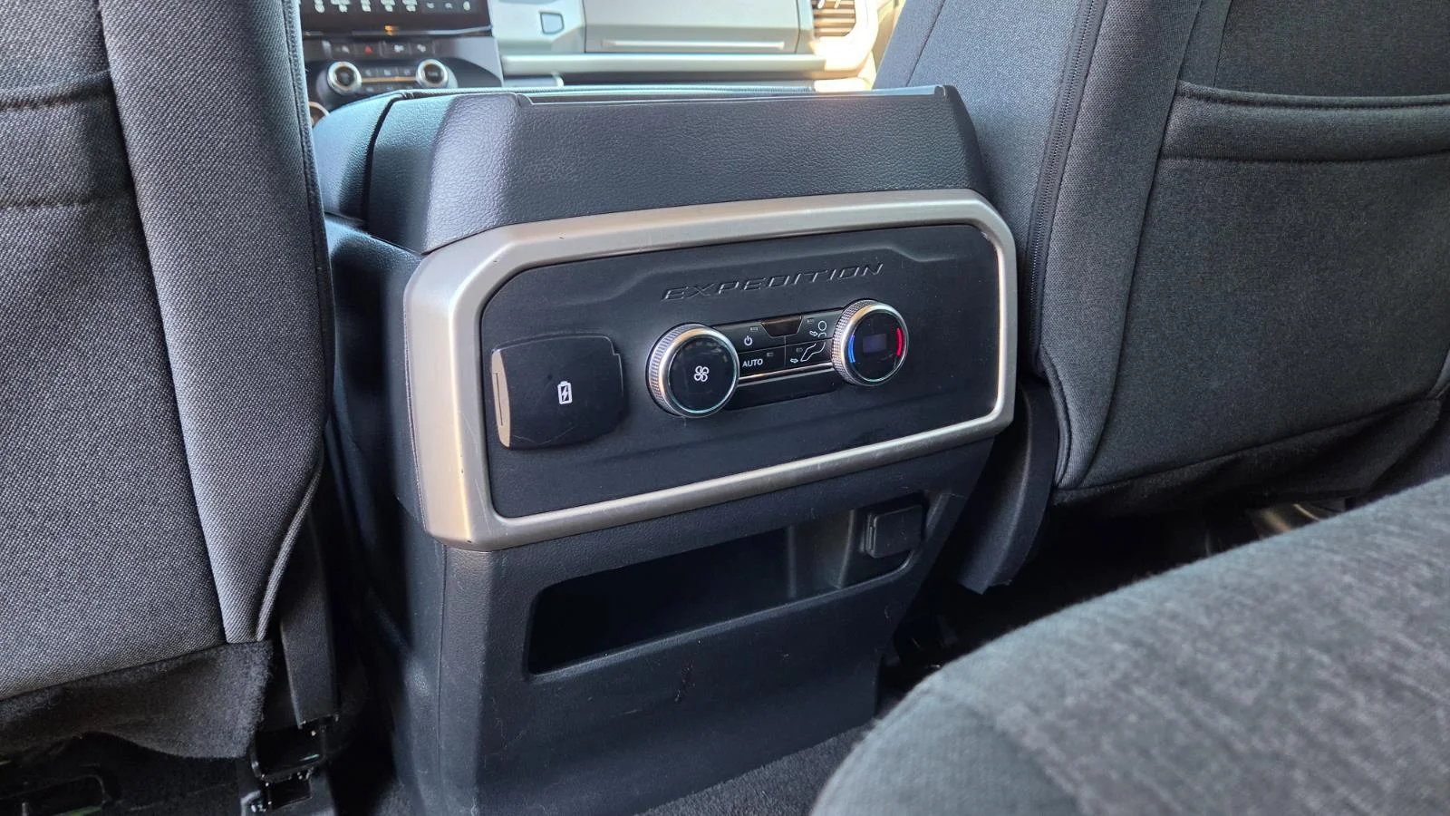 Used 2024 Oxford White Ford XLT image 49