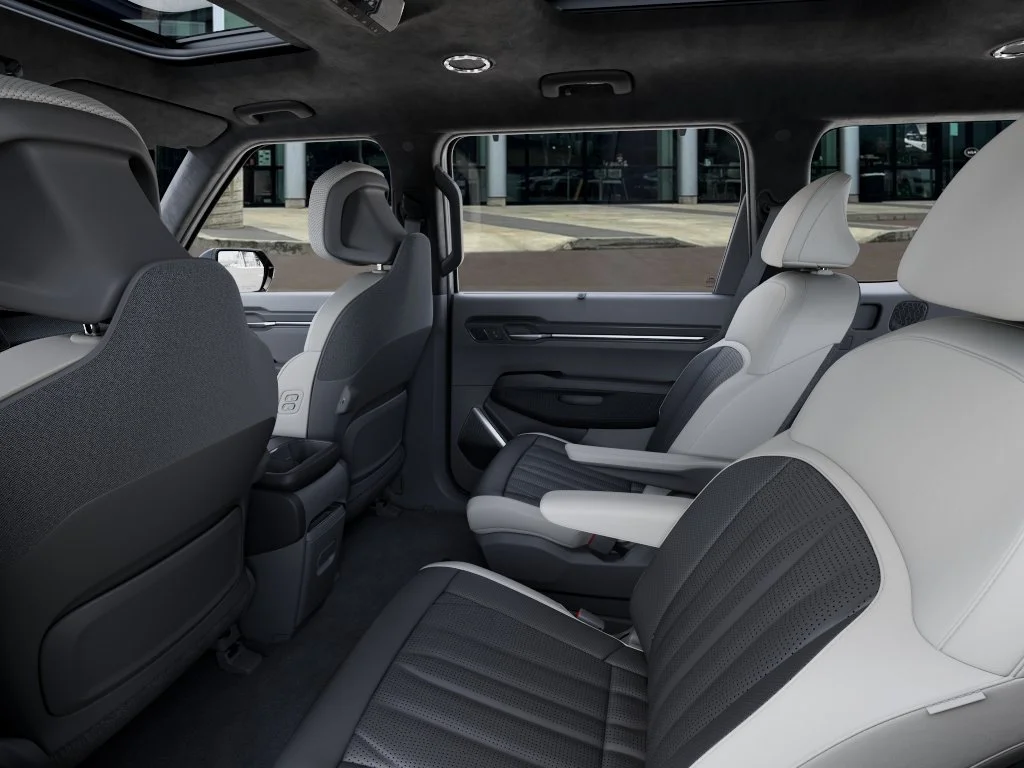 New 2026 Glacial White Pearl/Ebony Black Roof Kia GT-Line image 18