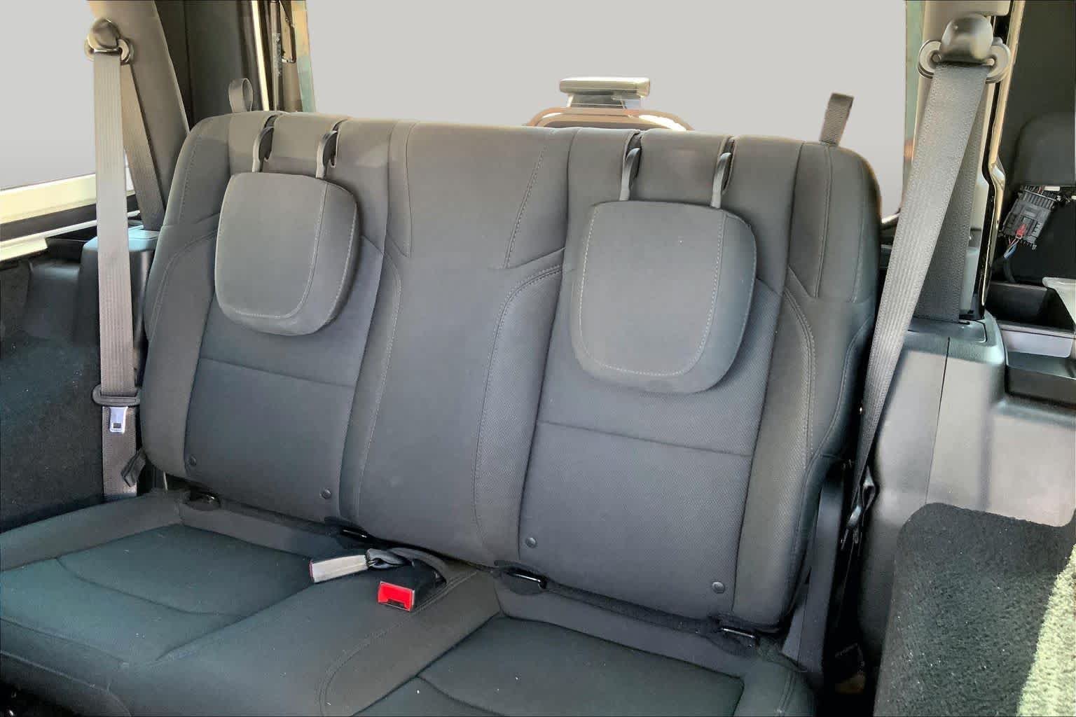Used 2018 Black Clearcoat Jeep Sport S image 17