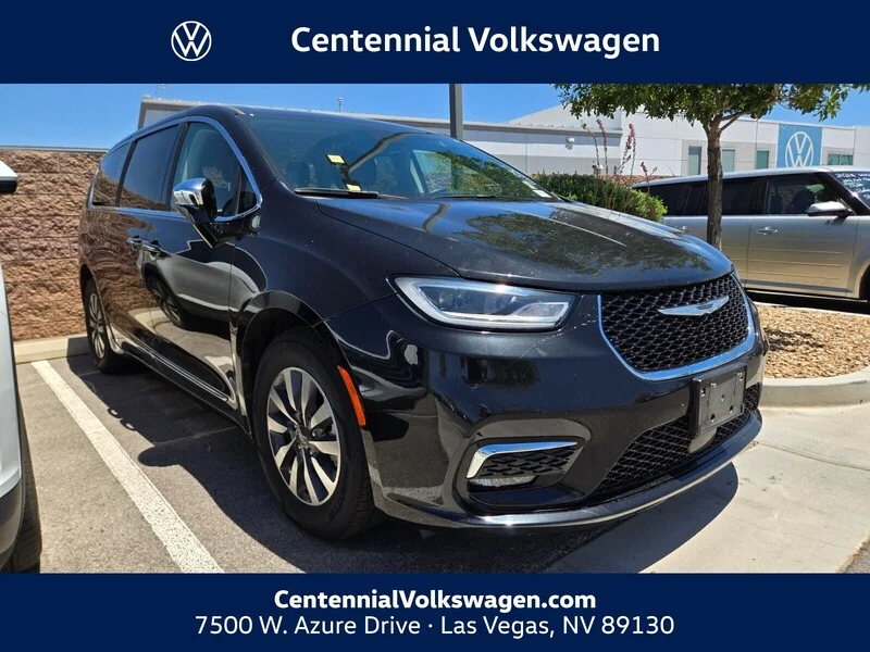 2023 Chrysler Pacifica Hybrid Limited Hybrid's photo