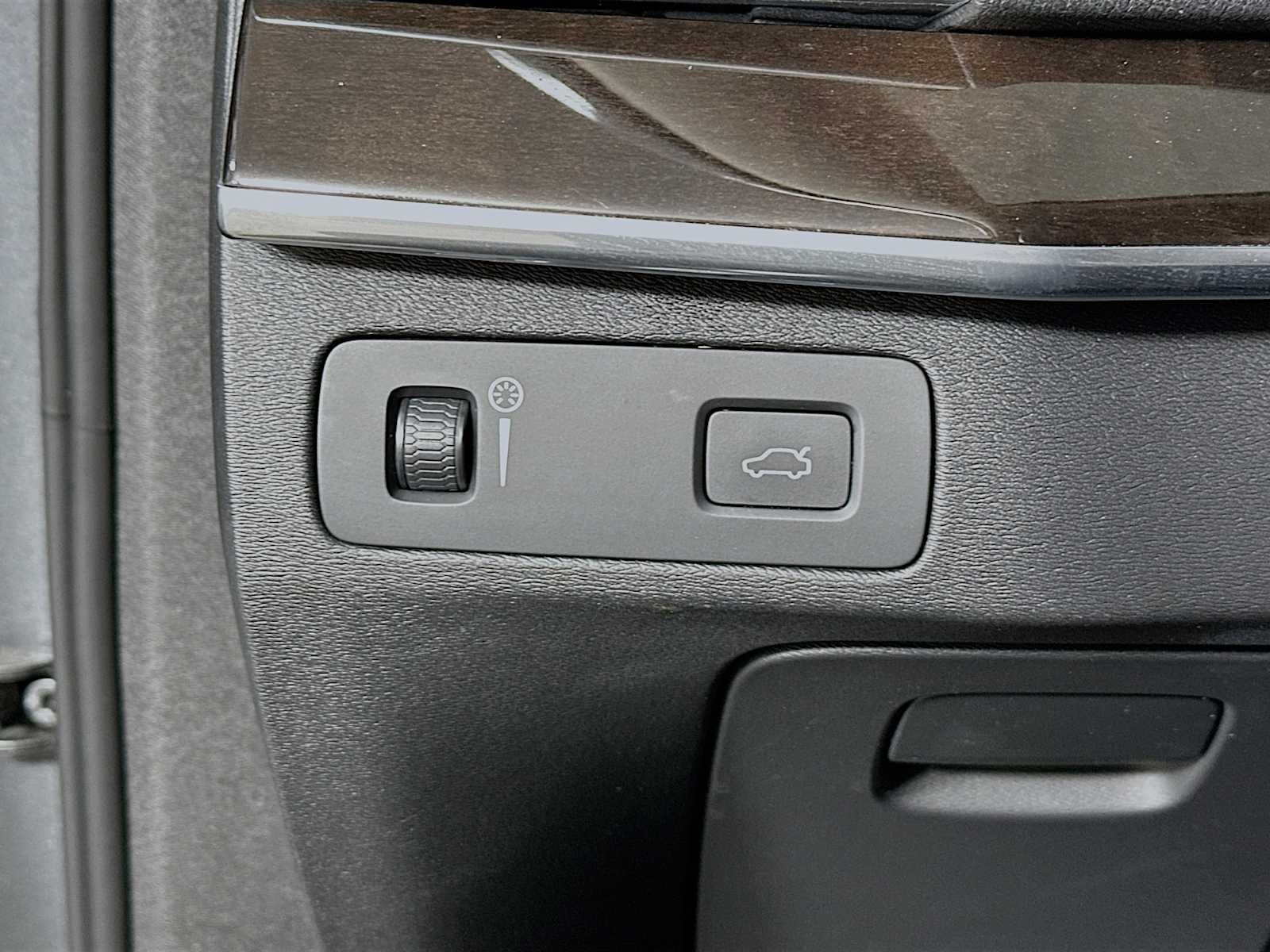 Certified Used 2019 Osmium Grey Metallic Volvo Momentum image 10