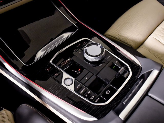 Used 2025 Gray BMW M60i image 31