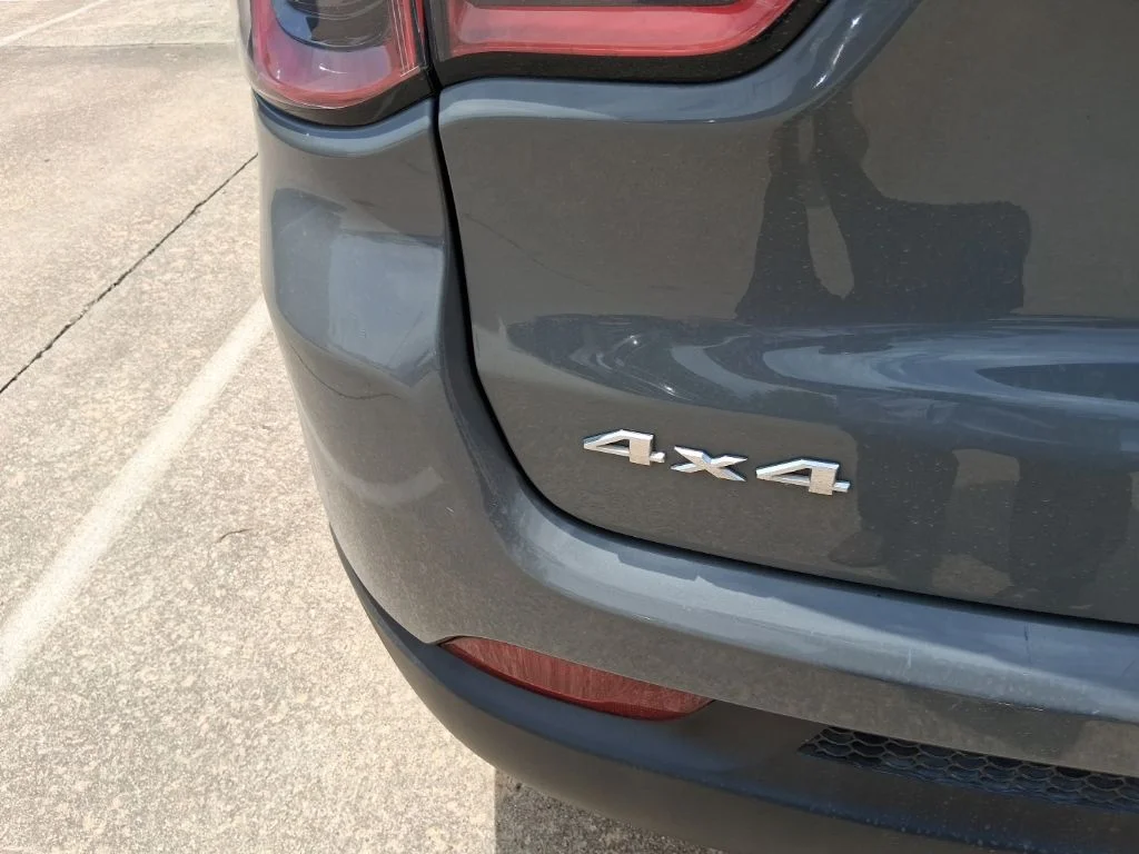Used 2019 Gray Jeep Limited image 12