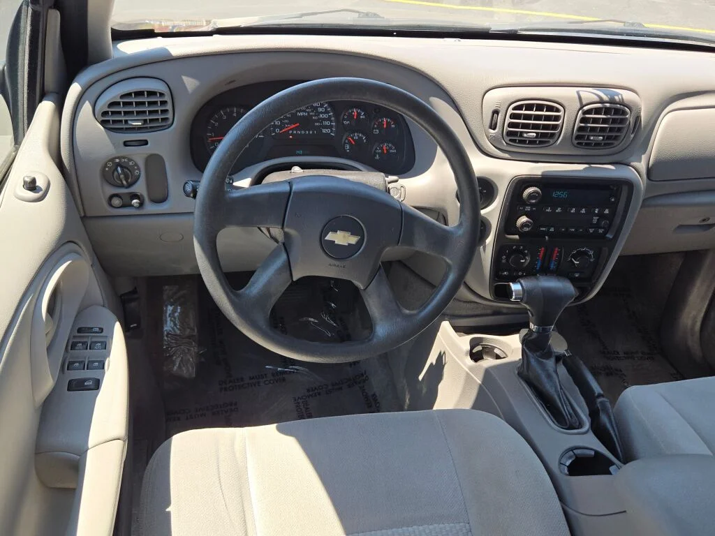 Used 2008 Red Chevrolet LS image 17