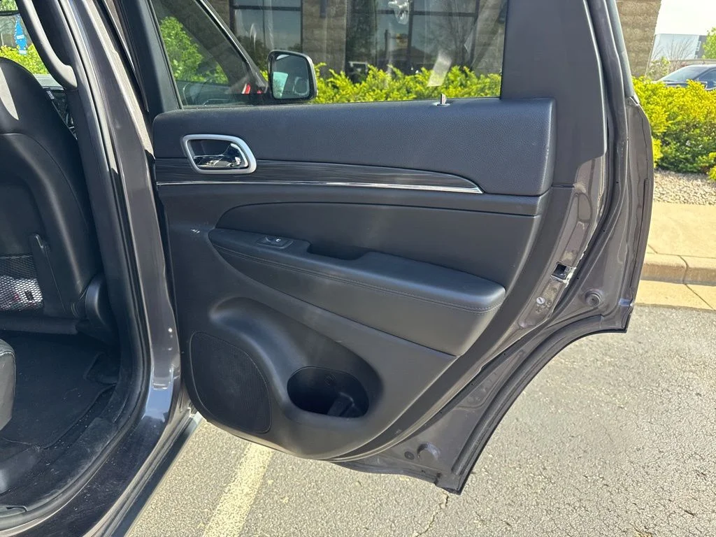 Used 2019 Granite Crystal Metallic Clearcoat Jeep Limited image 15