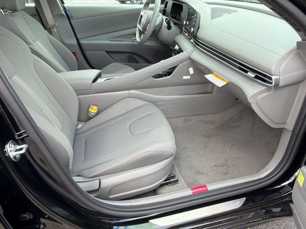 New 2026 Black Hyundai SEL Sport image 13