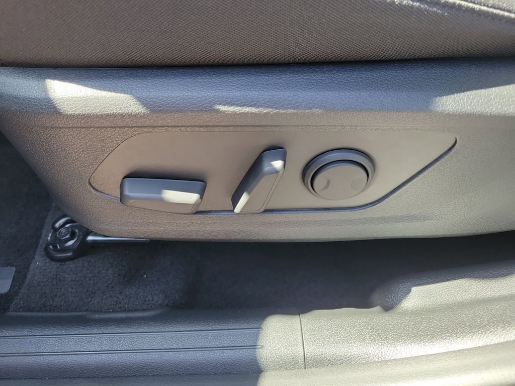 New 2026 Gray Kia LX image 23