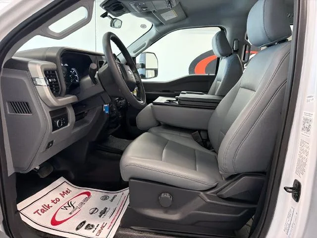 New 2027 Oxford White Ford F-550® XL image 30