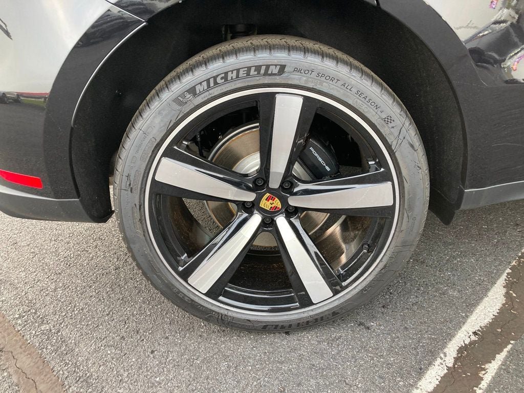 2026 Porsche Macan T - Photo 25