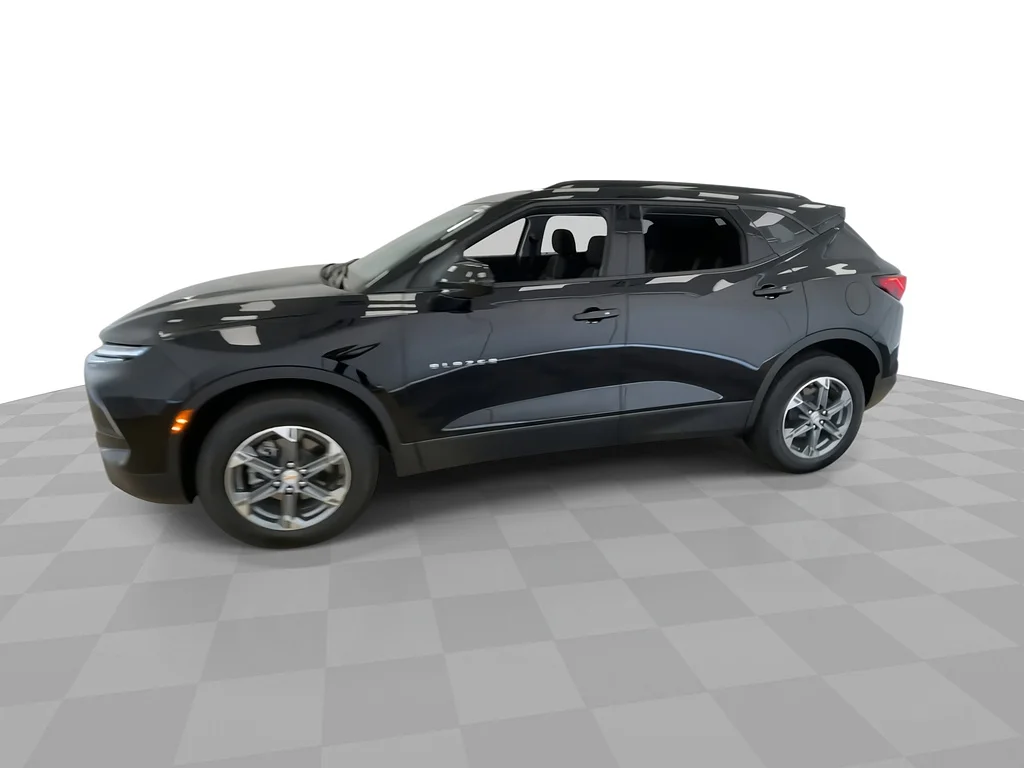 Used 2025 Black Chevrolet LT image 6